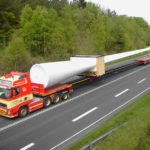 The new Goldhofer SPZ-P 3AAA is the first trailer to be designed to carry turbine blades still in their shipping frames, and has the capacity to extend from 20 to 62 metres.